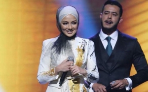 Neelofa Nyaris Terjatuh Di Anugerah Meletop Era 2018 Sengaja Dirancang