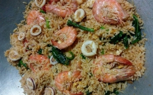 Resepi Nasi Goreng Seafood Paling Mewah dan Terliur. Meriah Ramuan Didalamnya!