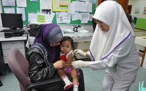 10 Salah Faham Ini Sebabkan Ibu Bapa Enggan Vaksin Anak-Anak