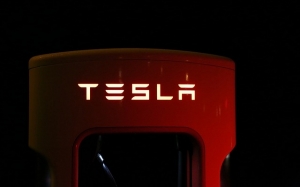 CEO Tesla Tawar Baikpulih Percuma Kepada Lelaki Yang Musnahkan Kereta Teslanya