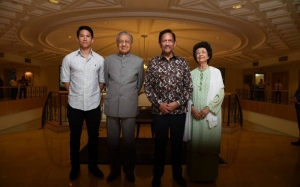 Sultan Brunei Temui Tun Mahathir, Tak Guna Khidmat Pemandu