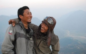 The Ultimate Descent: Terjunan dari Puncak Gunung Everest Dengan Paragliding